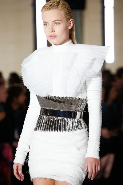 Look 32